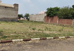Plot/ Land in Shastripuram Agra