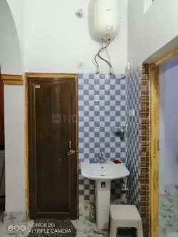 2 BHK Independent House House for rent in Basharatpur